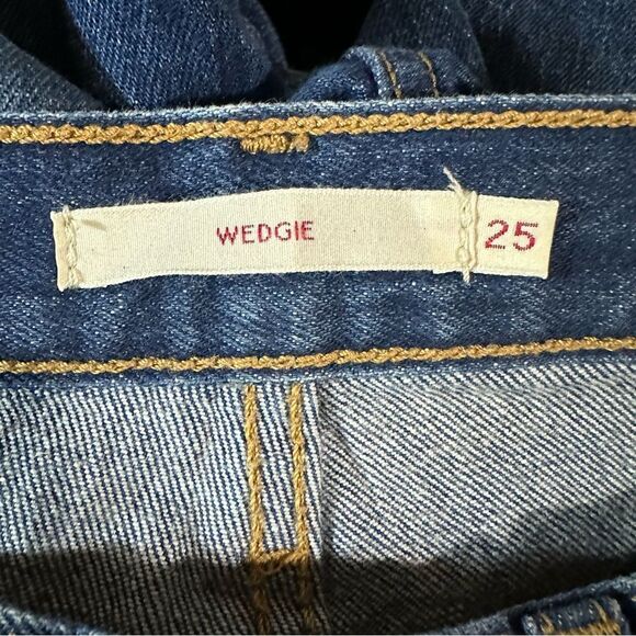 Levi’s Premium Wedgie Medium Wash Jeans Womens Blue Denim Buttonfly‎ Size 25 - Picture 6 of 9